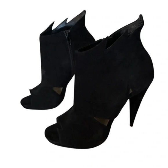 Christian Louboutin Belfeconica Flame
accent suede boots RETAIL 1695 - Picture 3 of 8